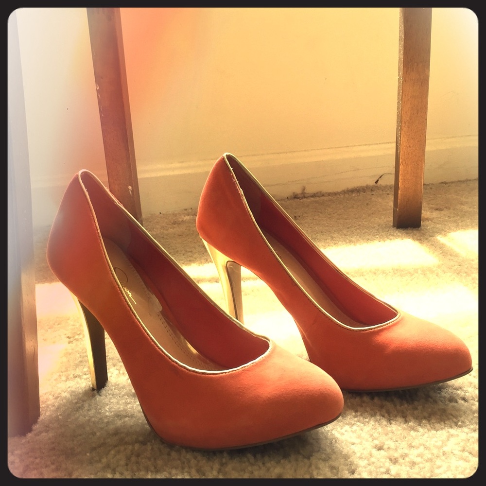 Jessica Simpson peach and gold heel!